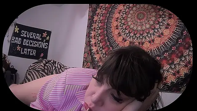 Pertunjukan Kamera Web HeyyImHarlowe