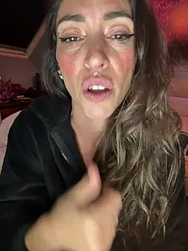 Amani_thewolf élő XXX-chatje