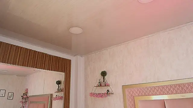 Show modela Alma_Monclair_ na web-kameri