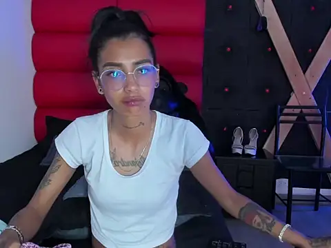 Živý XXX chat KarlaSlutSkinny__