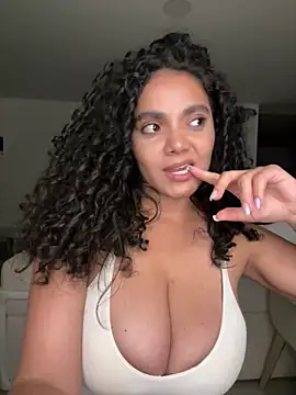 Curlyierr Chat XXX live