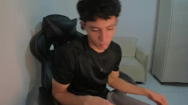 enzo_sloran: онлайн-секс-чат