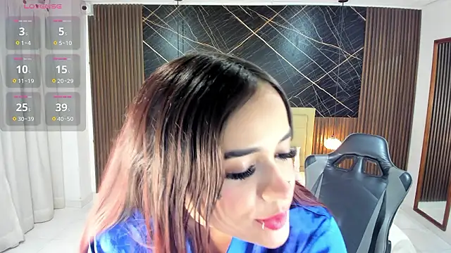 Lolly_18 élő XXX-chatje