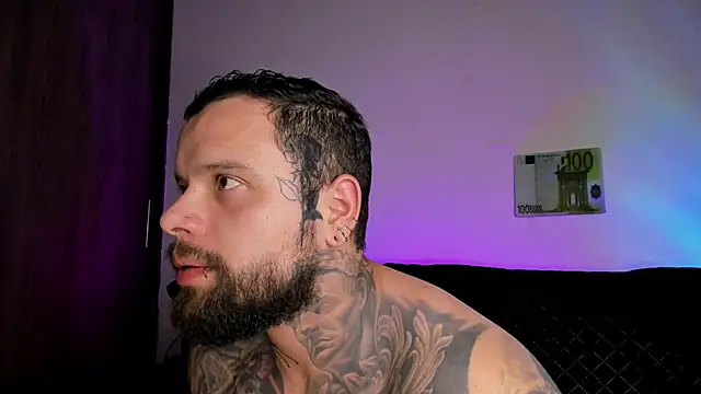 natevillage élő XXX-chatje