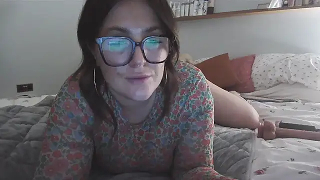 CurvyCara: διαδικτυακό σόου στην κάμερα