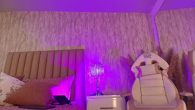 Emely_florence_ Adlı Modelin Canlı XXX Sohbeti