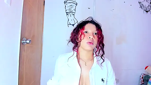 Emily_Coper18 élő XXX-chatje