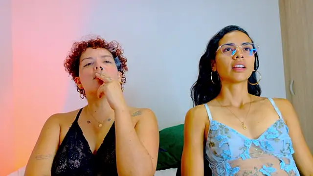 kimandlu élő XXX-chatje