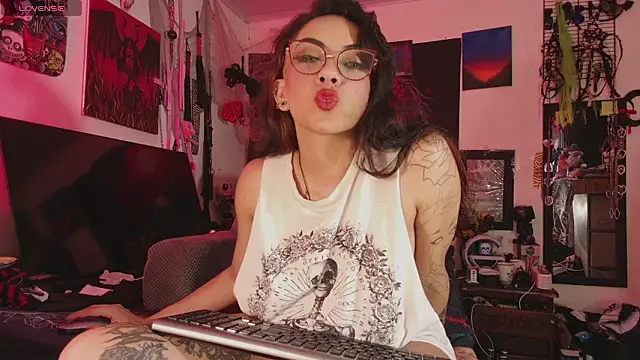 agathaaiko6 Live XXX-chat