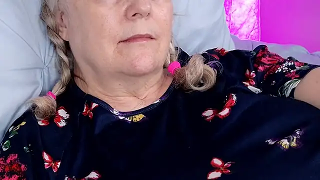 Chat +18 de Kaitlyn_Winters ao vivo