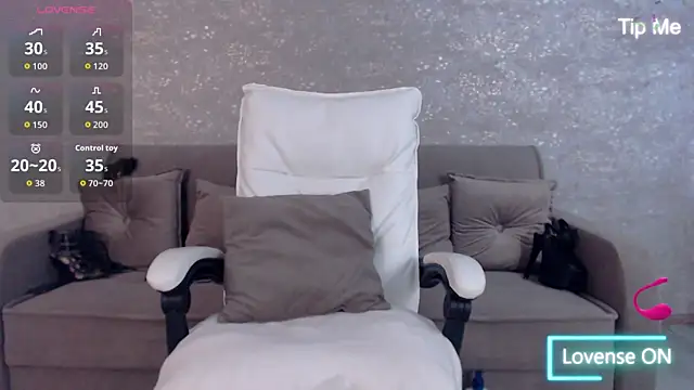 Chat XXX en directo de LillySquirtShot