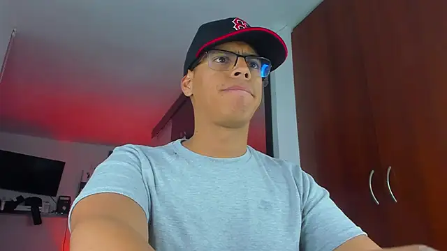 Show modela _John_Boy_ na web-kameri