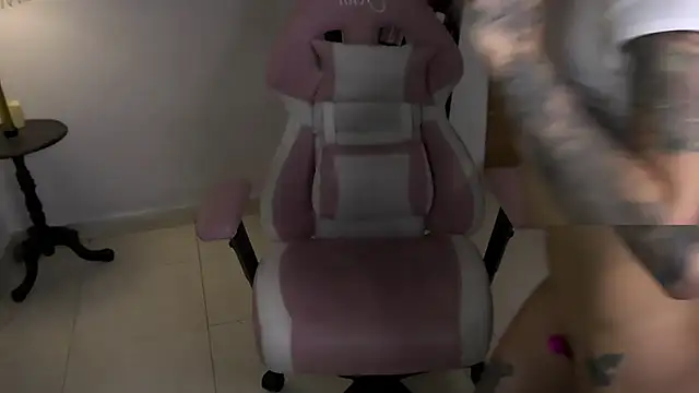 Chat +18 de Saucy_Jenn ao vivo