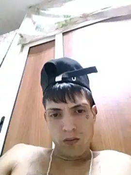 Chat +18 de DanyCubanoCumm ao vivo