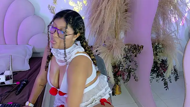 sabrina_lafaux_cr's Webcam Show