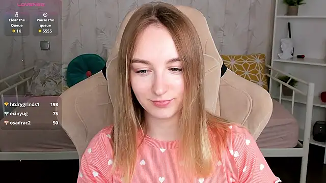 Shy_Polly Adlı Modelin Canlı XXX Sohbeti