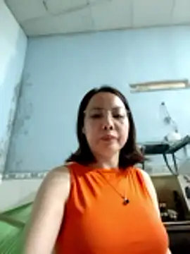 Famrita Show in webcam