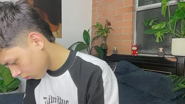 Andy_Belier23 即時 XXX 聊天