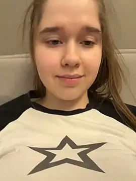 HornyGirlH Adlı Modelin Canlı XXX Sohbeti