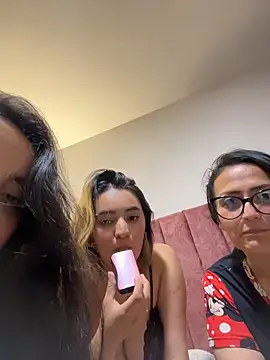 Antonella_Julieta – Naživo XXX chat