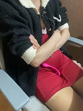 Mina048 即時 XXX 聊天