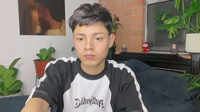 Andy_Belier23 Chat XXX in diretta