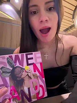 Isabella21_'s Webcam Show