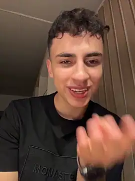 AdrianRinaldi's Live XXX Chat