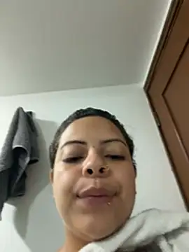 MiaCollinssx 即時 XXX 聊天