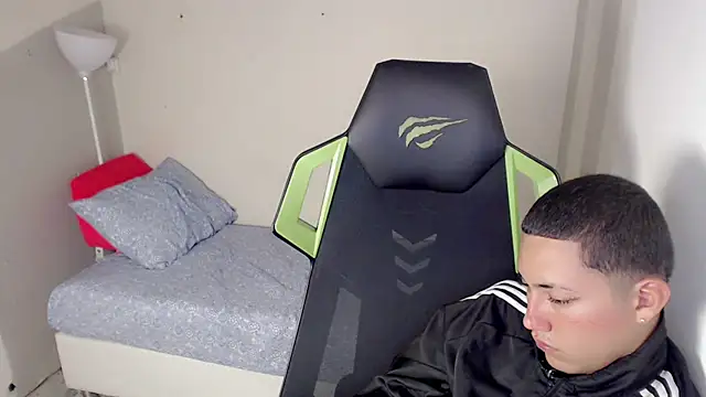 Street_poemm_ Adlı Modelin Canlı XXX Sohbeti