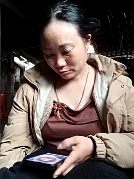 Chat +18 de Lindxx-hot ao vivo