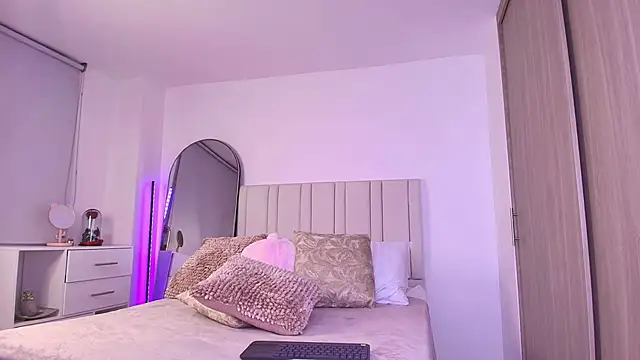 Anna-LynnのライブXXXチャット