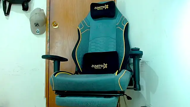 Danyer33: онлайн-секс-чат