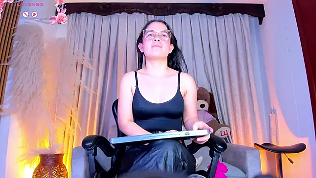 alejagarcia_ Adlı Modelin Canlı XXX Sohbeti