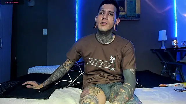 cleoo_jhonny Adlı Modelin Canlı XXX Sohbeti