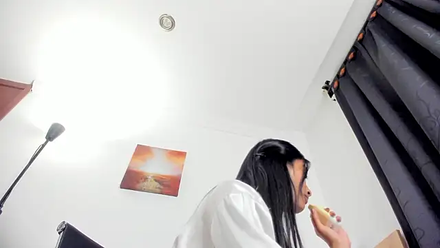 nia__white 现场XXX聊天