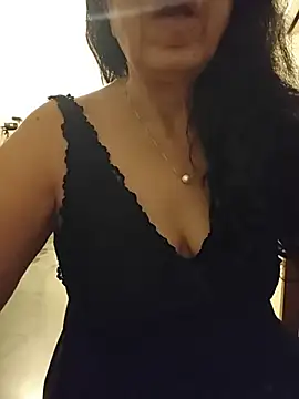 NakedMILFx Chat XXX in diretta