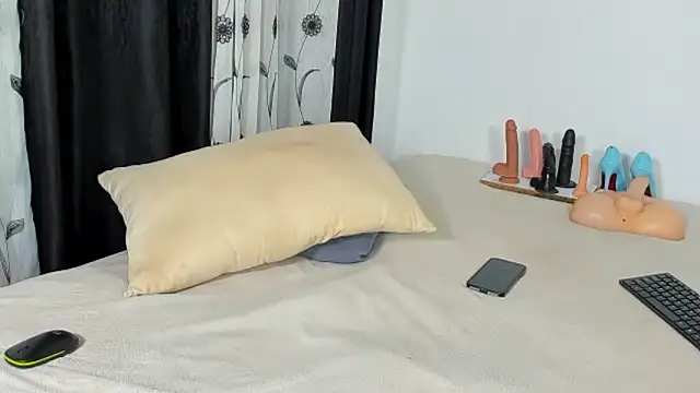 CREAMY_BUBBLEGUM élő XXX-chatje