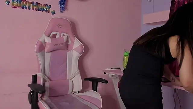 Chatroom XXX en direct de CharlotteMuller