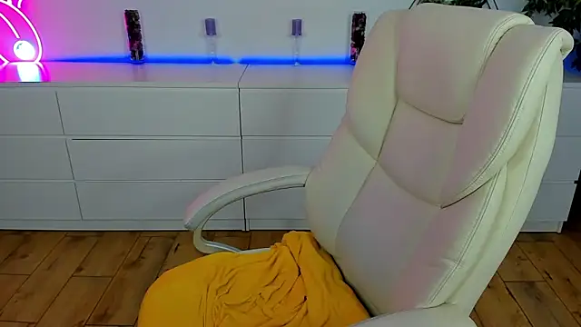 Chat +18 de KattyRose8 ao vivo