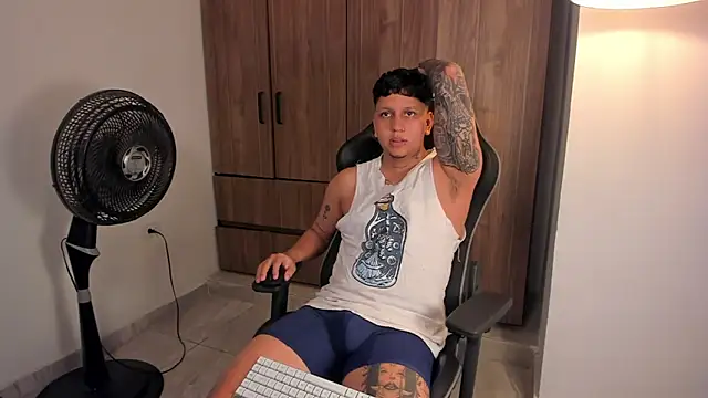 Jake_simons – Naživo XXX chat
