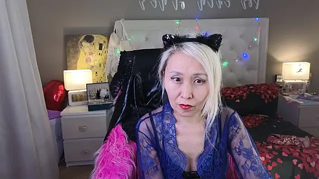 Chat +18 de RoxalanaStar ao vivo