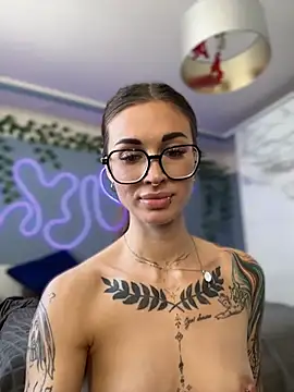 Chatroom XXX en direct de Charming_Ritta