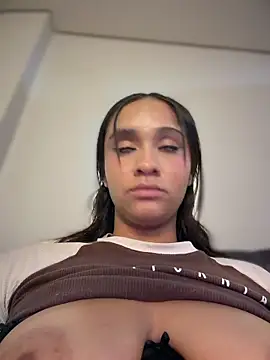 Isabella-Teen's Live XXX Chat