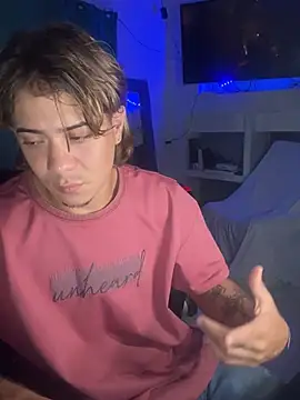 AngelLatinBoy: διαδικτυακό σόου στην κάμερα