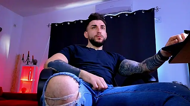 MightyAaron66 Live XXX Chat