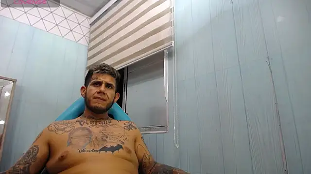 Chat +18 de allison_max_tattoo ao vivo