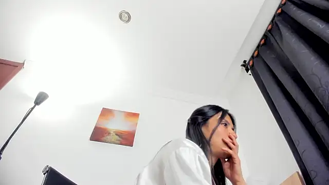 nia__white Adlı Modelin Canlı XXX Sohbeti