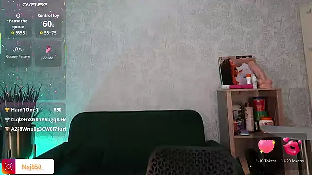 HOTBLACKANDWHITE2 Adlı Modelin Canlı XXX Sohbeti