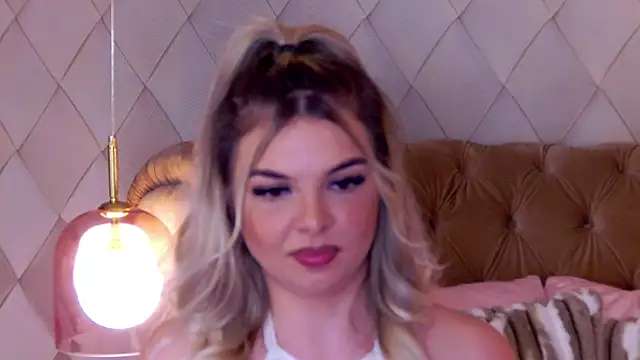 KimmBliss Chat XXX live